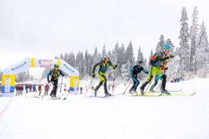 Schiori la Campionatul Național de Schi Alpinism 2023 în Poiana Brașov